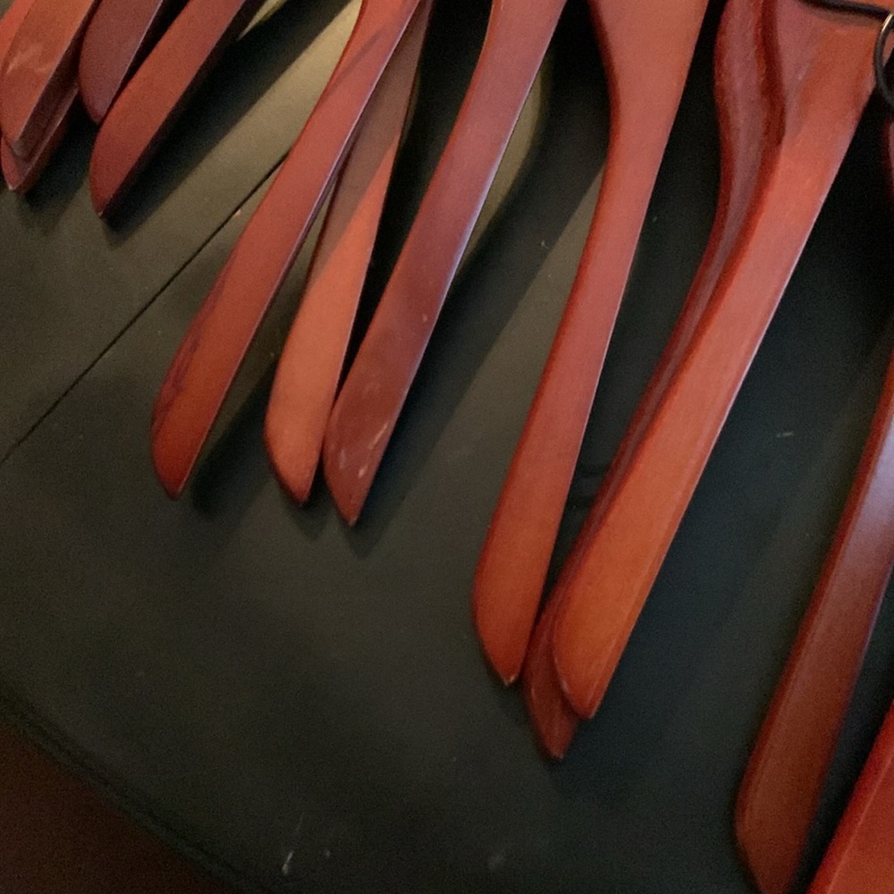 Set of 16 wooden hangers - Picture 2 of 4